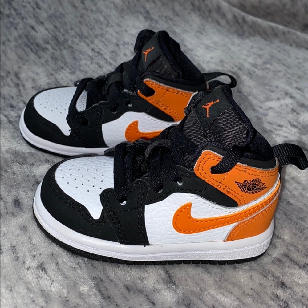 Air Jordan 1 Mid “Shattered Blackboard”